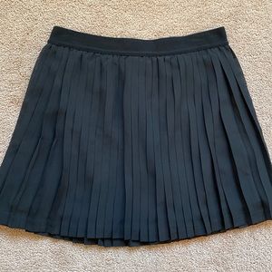New without tags Forever 21 black pleated skirt, size S/P